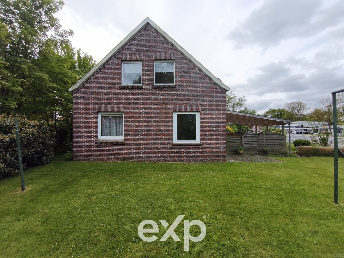 Charming single-family house with barn and expansion potential in Westoverledingen-Ihren 2