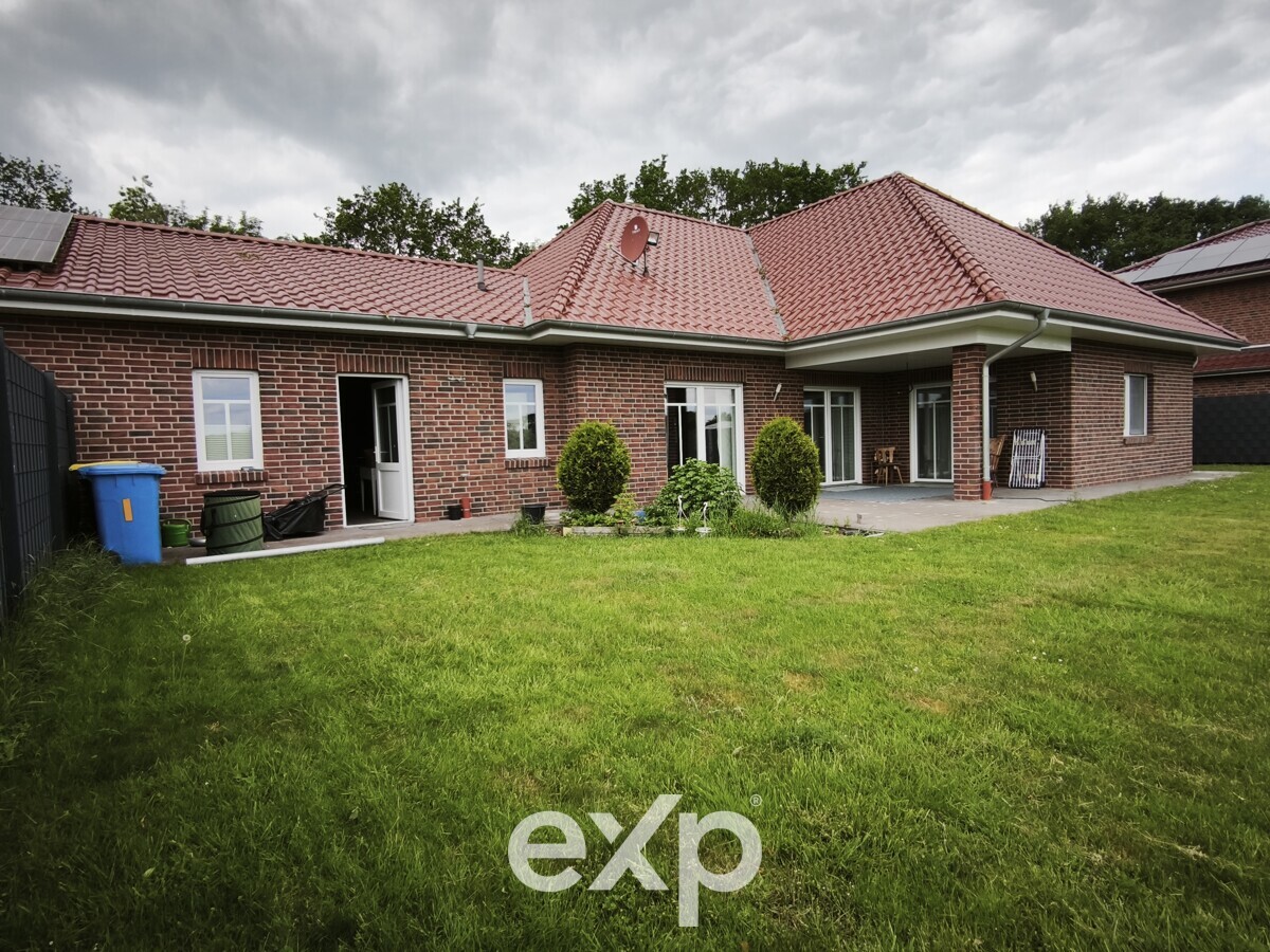 Modern Bungalow with Expansion Potential, Double Garage and Stunning Long-Range Views 3