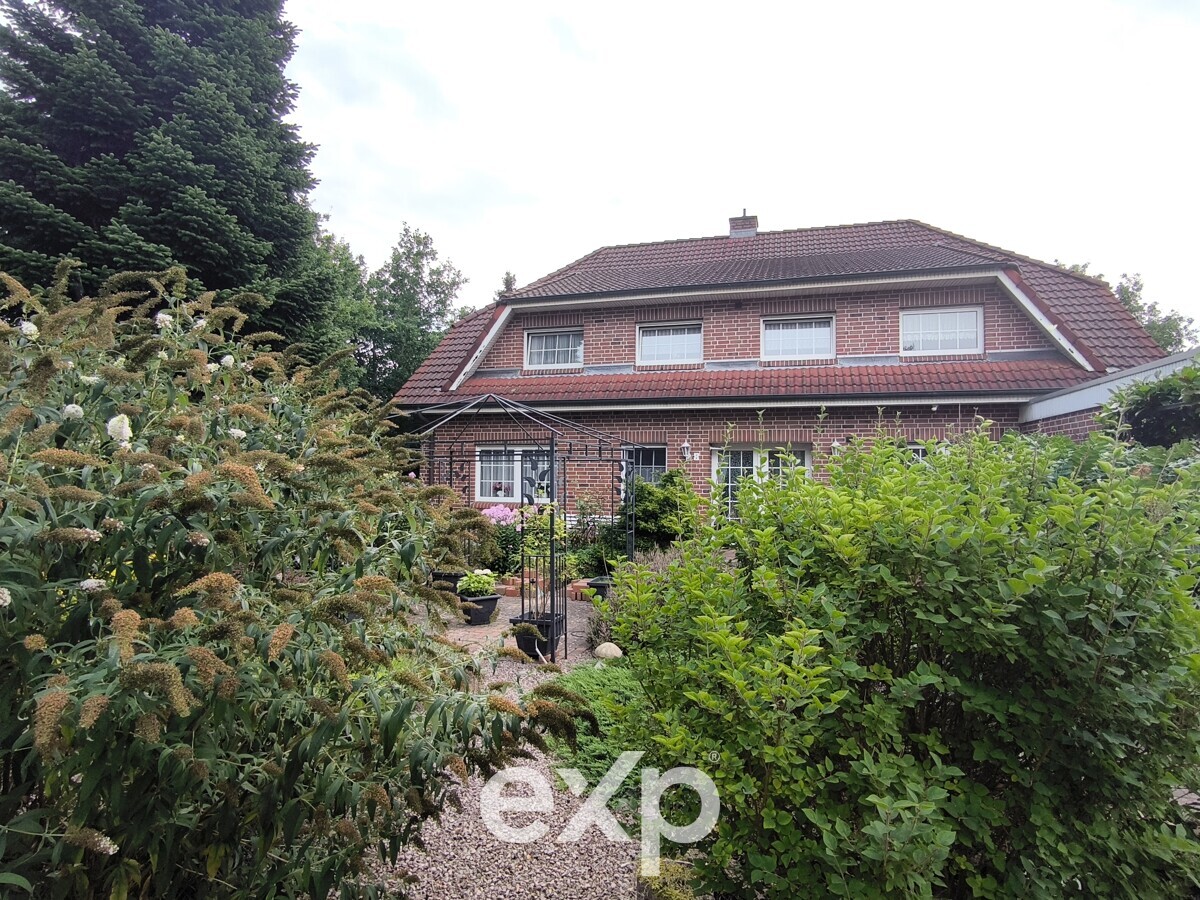 Dreamlike Two-Family House in Sought-After Dead-End Location in Börger 3