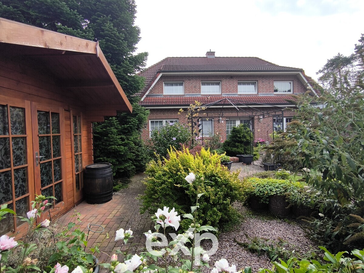 Dreamlike Two-Family House in Sought-After Dead-End Location in Börger