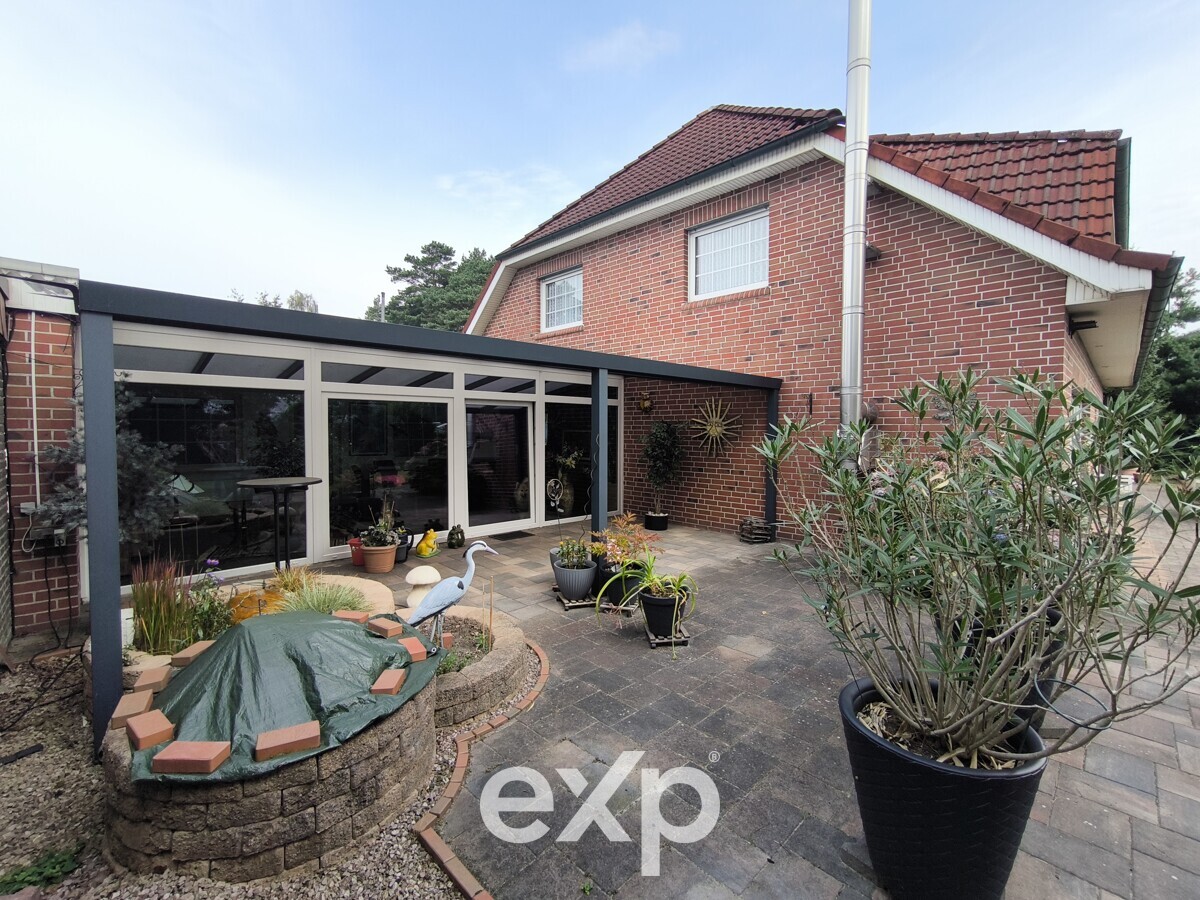 Dreamlike Two-Family House in Sought-After Dead-End Location in Börger 2