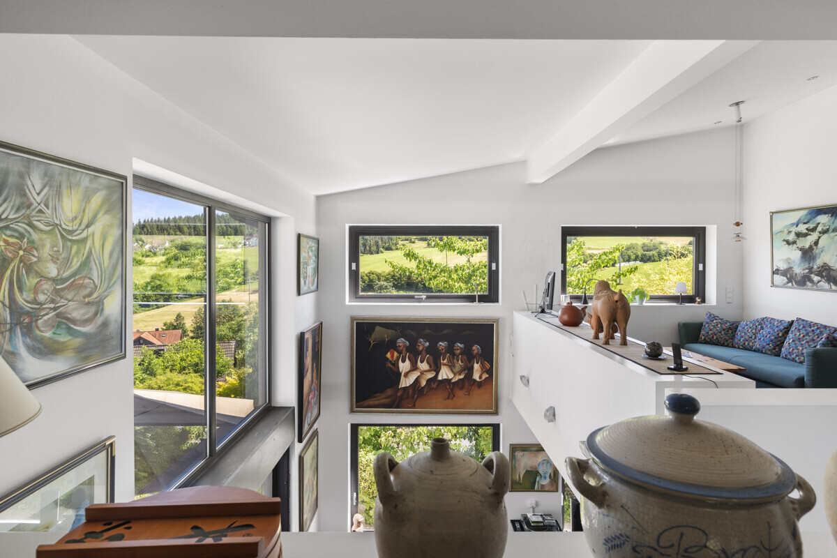 Architectural Exceptional Property on 347 m² Total Area: Living and Working Spaces, Spa and Distant Views 4