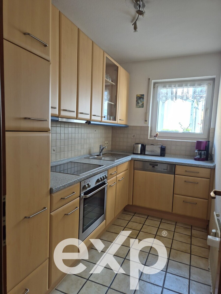 Condominium in sought-after residential location! 3