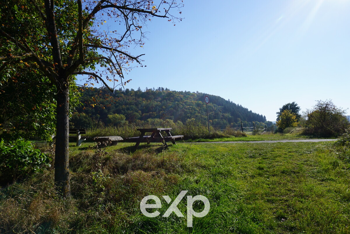 Rural Idyll Meets Home Office: Spacious Building Plot – Bring Your Builder Along! 3