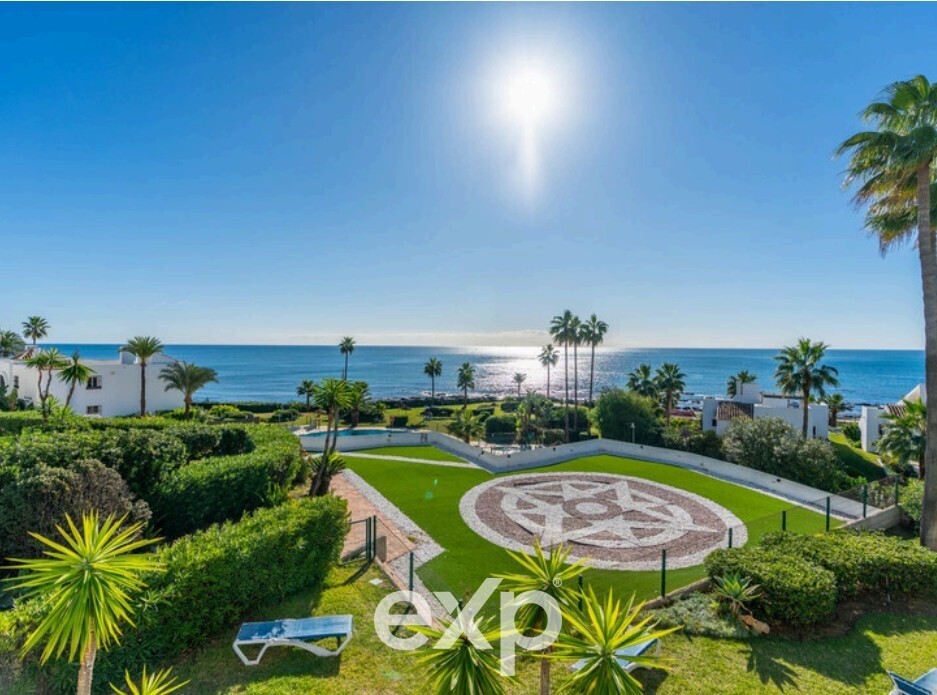 MIT TOURISMUSLIZENZ Eigener Strandzugang, 2-Zimmerwohnung mit Meerblick in Mijas (Costa del Sol)
