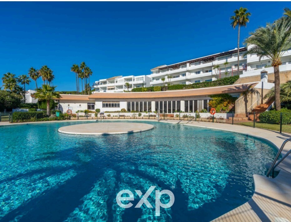 MIT TOURISMUSLIZENZ Eigener Strandzugang, 2-Zimmerwohnung mit Meerblick in Mijas (Costa del Sol)