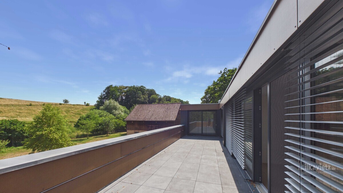 SELTENHEIT | modern & edel |uneinsehbare Randlage | Architektenhaus mit großem Garten & Scheune