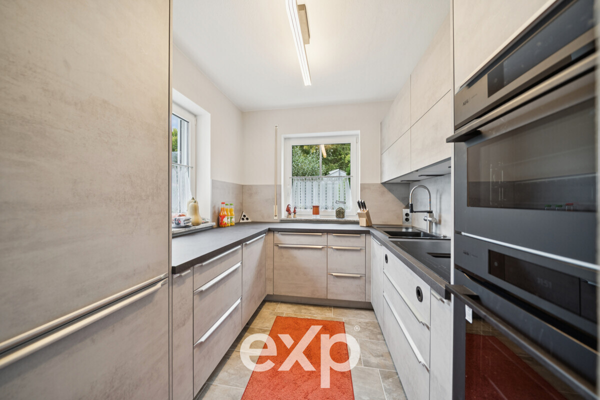 Modernized Two-Family House with Winter Garden & New Heating System (2025) on Usufruct Basis 4