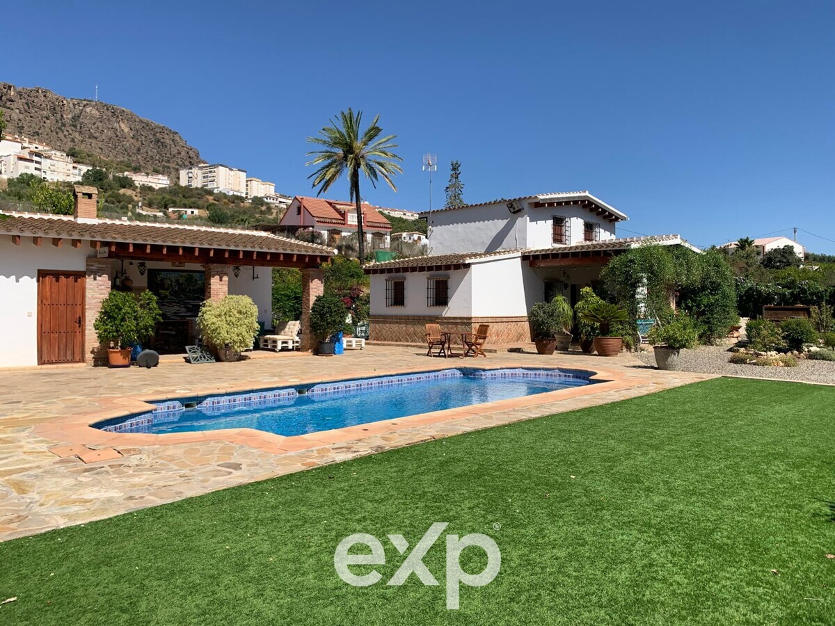Ihr Traum vom Leben auf dem Land – Exklusives Landhaus mit Panorama in Andalusien - bei Málaga