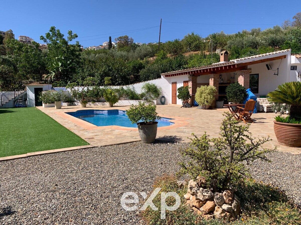 Ihr Traum vom Leben auf dem Land – Exklusives Landhaus mit Panorama in Andalusien - bei Málaga