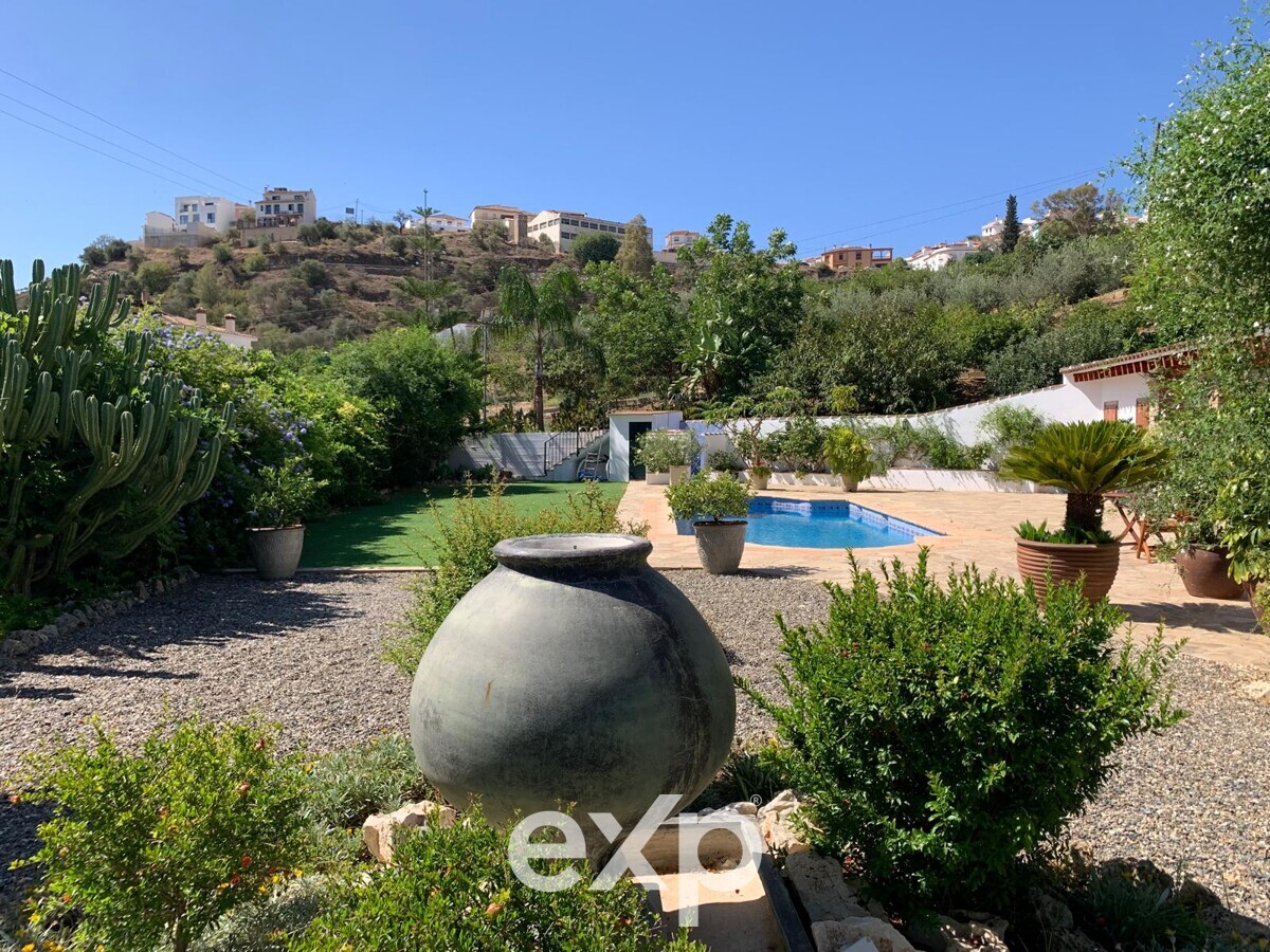 Ihr Traum vom Leben auf dem Land – Exklusives Landhaus mit Panorama in Andalusien - bei Málaga