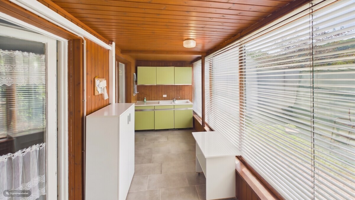 Spacious Semi-Detached House with Garden, Fruit Trees & Garage 5