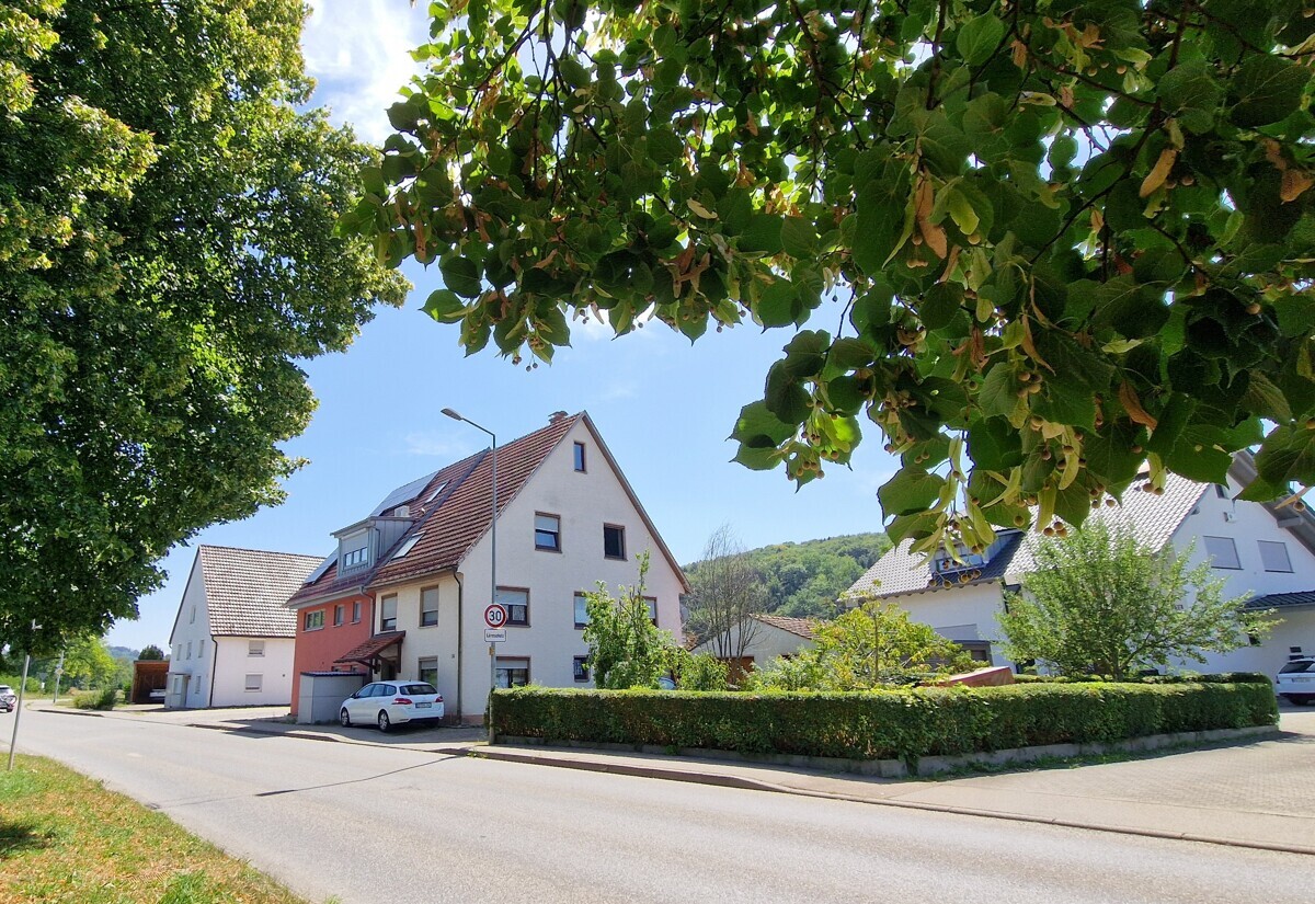 Großzügige Doppelhaushälfte mit Garten, Obstbäume & Garage
