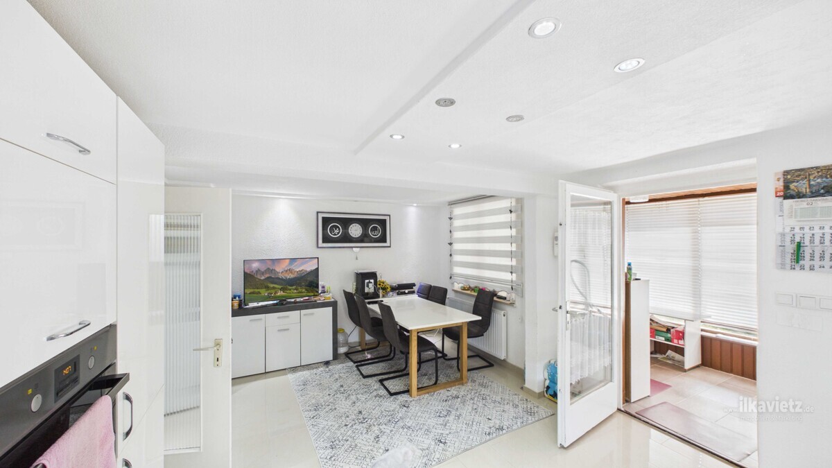 Spacious Semi-Detached House with Garden, Fruit Trees & Garage 4