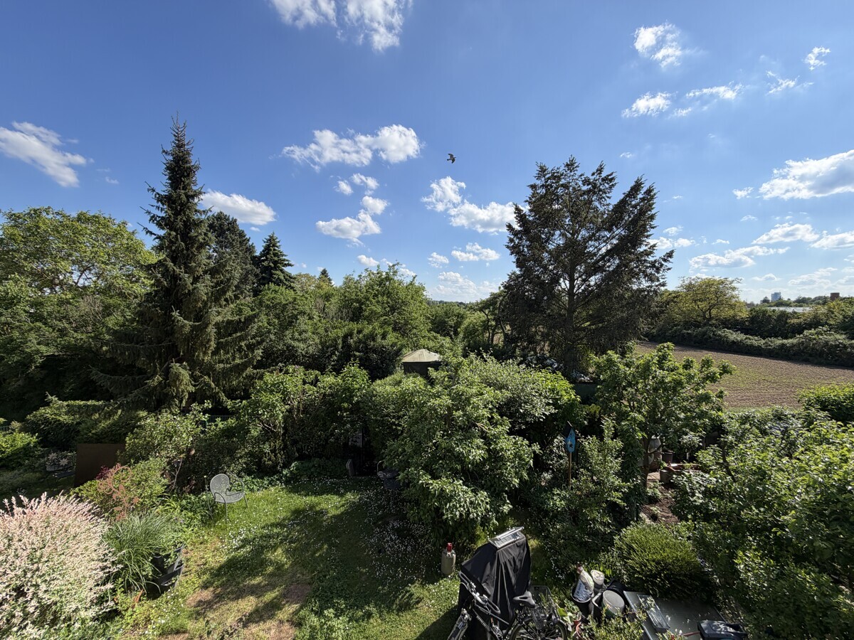 Lichtdurchflutete Wohlfühloase mir Sonnenbalkon und Weitblick in begehrter Lage von Rumpenheim