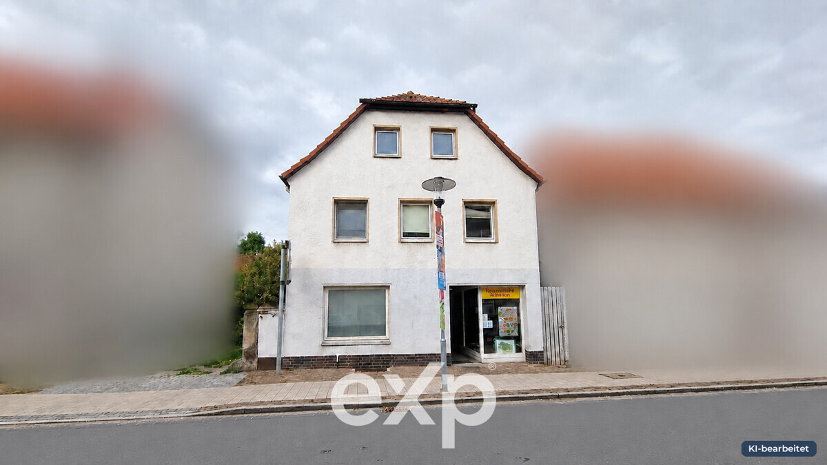 Wohn- und Geschäftshaus in Pattensens Altstadt: zwei Einheiten mit Sanierungspotenzial