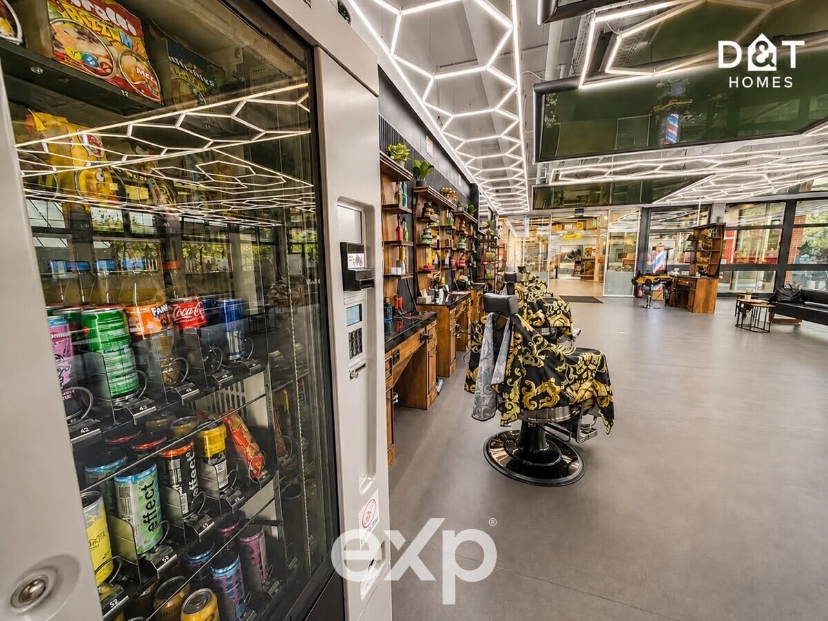 Attractive Salon in Shopping Center Suitable for Nail Studio, Hair Salon, Beauty, Massage & Tattoo 4