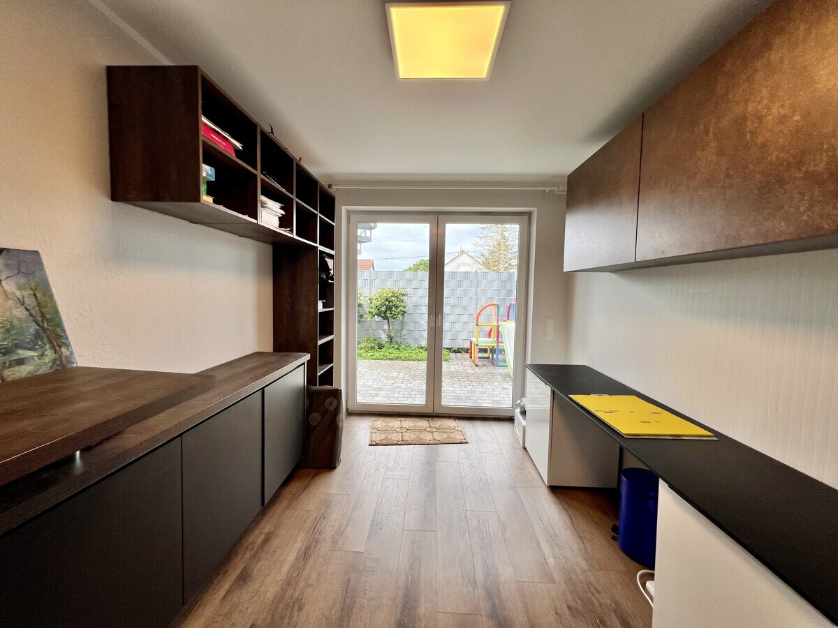 Einfamilienhaus zu mieten in Wiesbaden / Igstadt, Am Wiesenhang 24, 65207 Wiesbaden / Igstadt, 175 m²