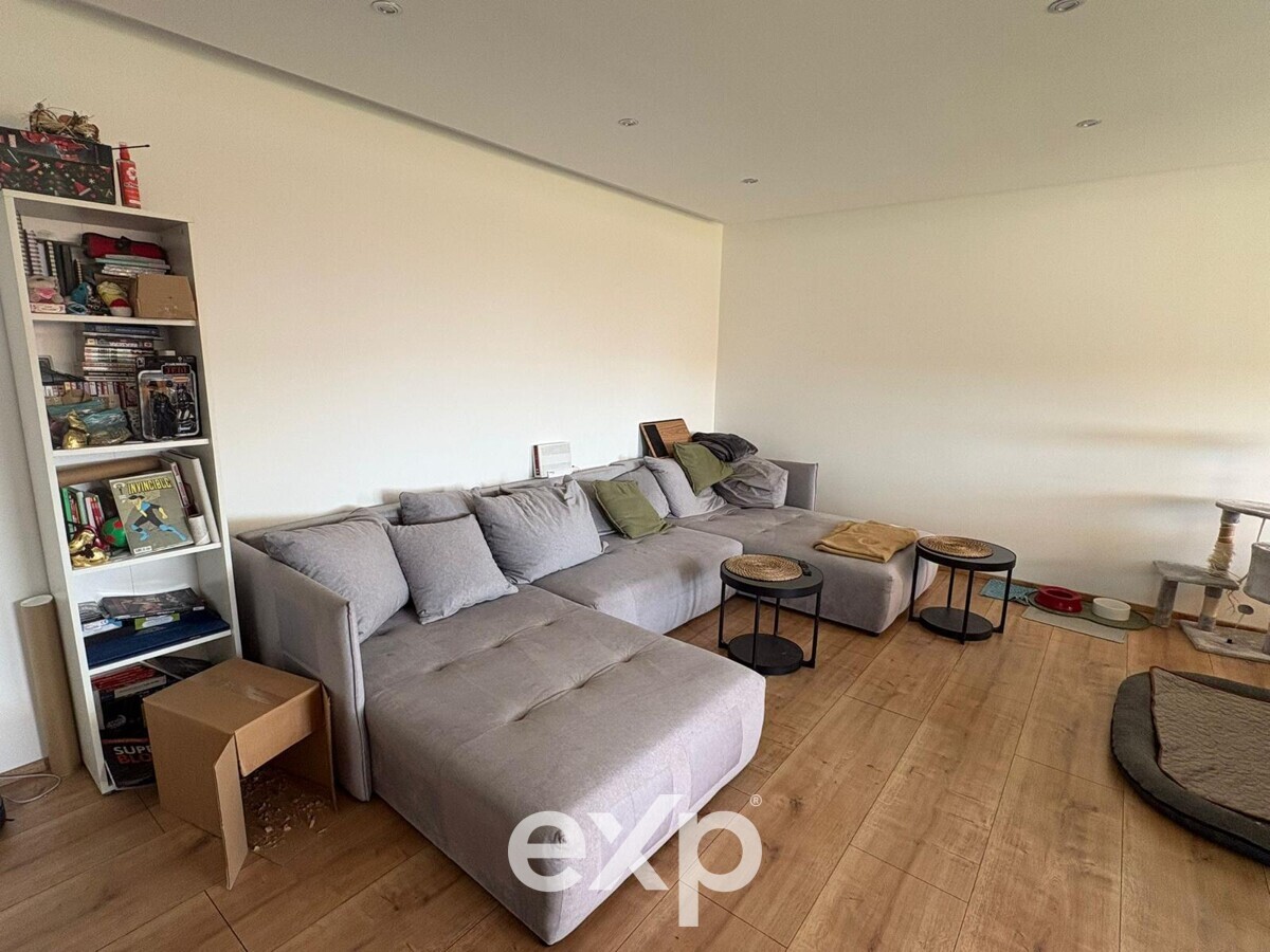 Kernsanierte 3-Zimmer-Wohnung mit Einbauküche, Balkon & Fernblick – Köln-Porz/Urbach