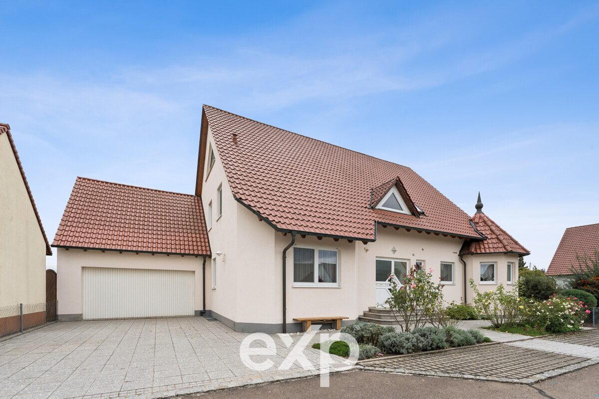 Repräsentatives Haus mit viel Platz, flexiblen Grundrissen und Top-Zustand