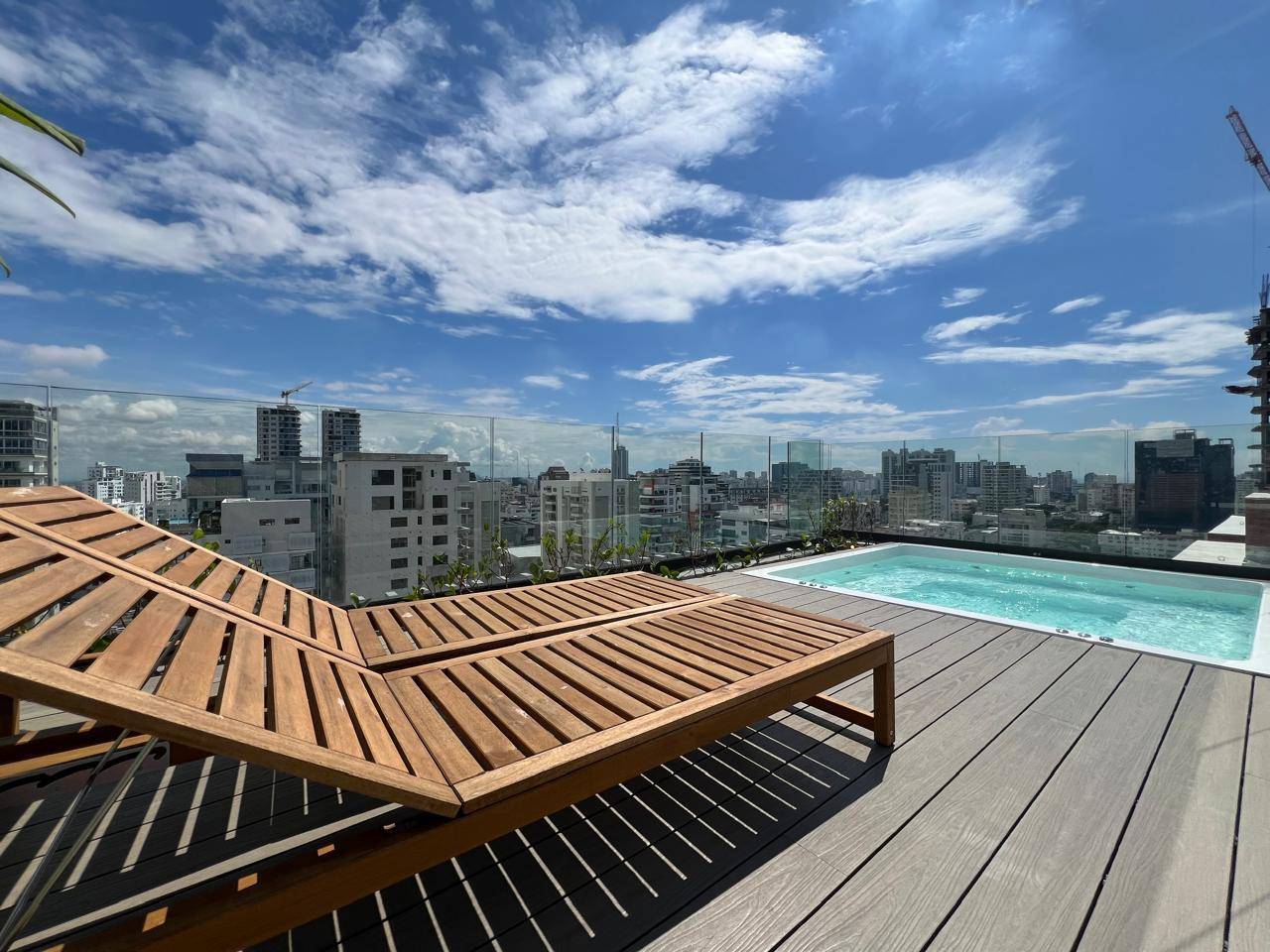 Apartamento nuevo a estrenar en Piantini de 1 habitacion, con linea blanca incluida.