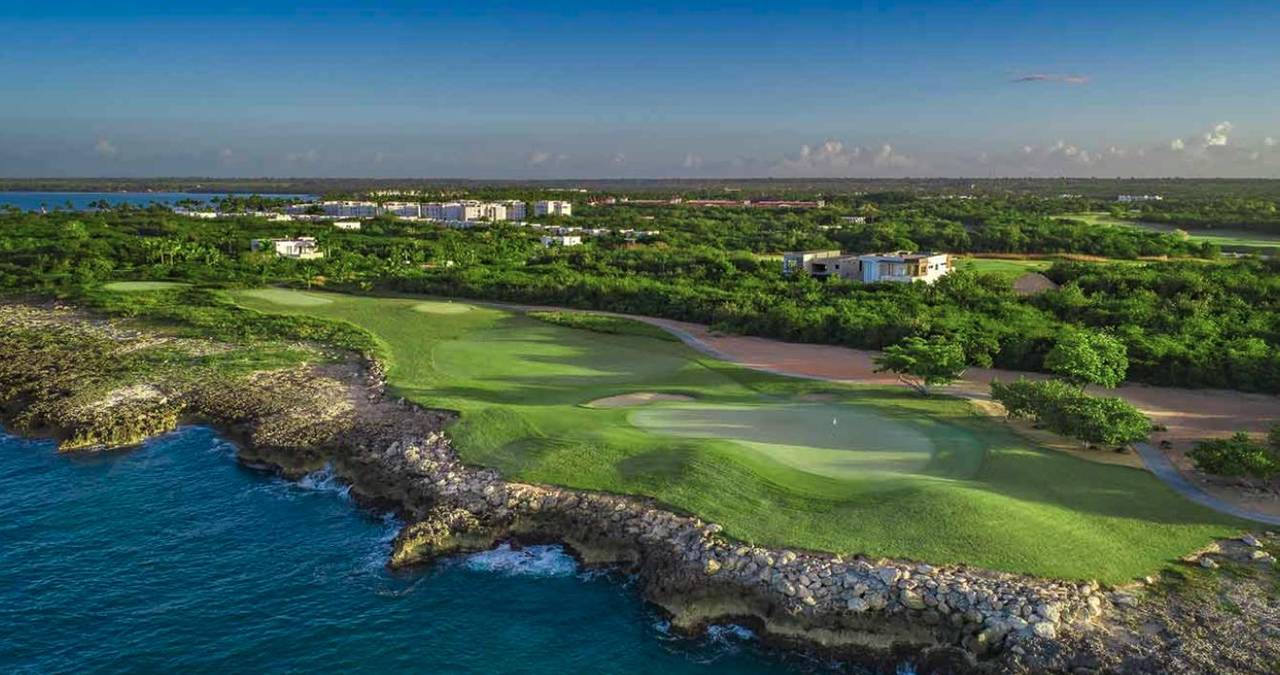Lote en Venta en Playa nueva Romana con vista al campo de gol Profesional