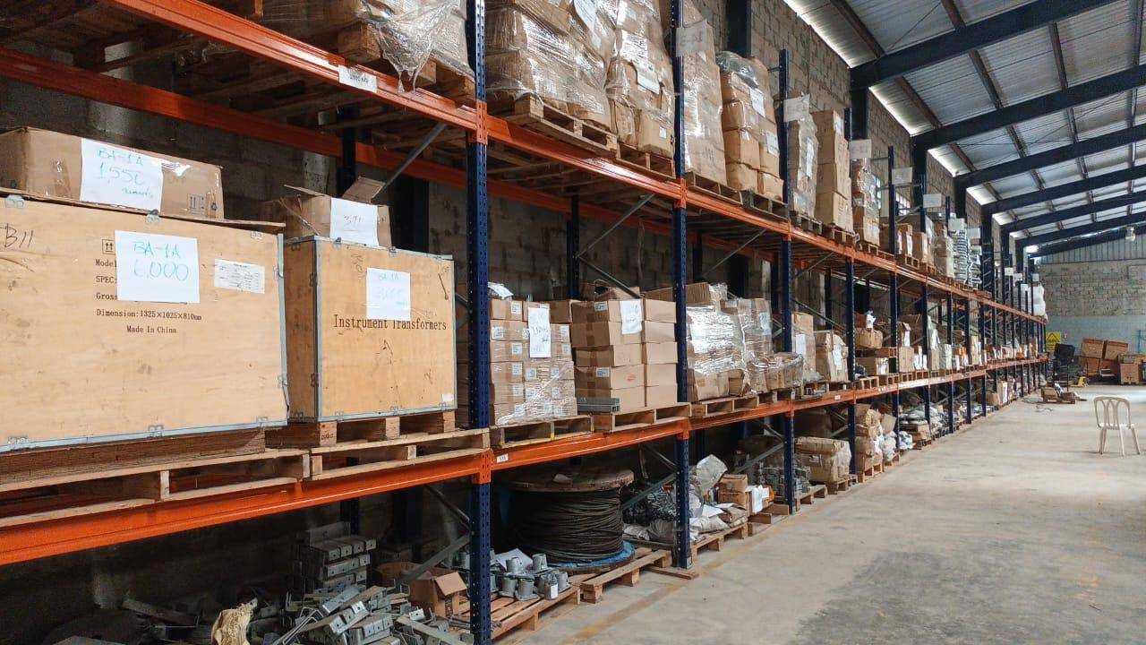 Amplia nave en venta que puede ser usada como almacen y para invertir o negocios
