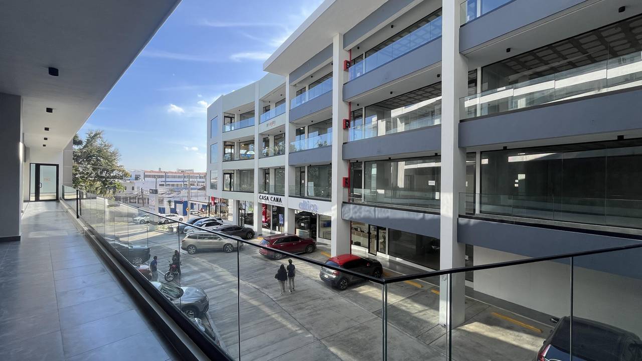 Commercial Spaces for Rent from 20 to 157 m² | Modern Plaza with High Visibility and Excellent Location 4
