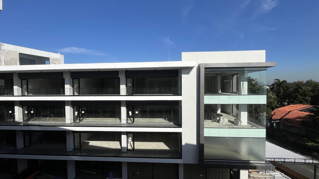Commercial Spaces for Rent from 20 to 157 m² | Modern Plaza with High Visibility and Excellent Location 3