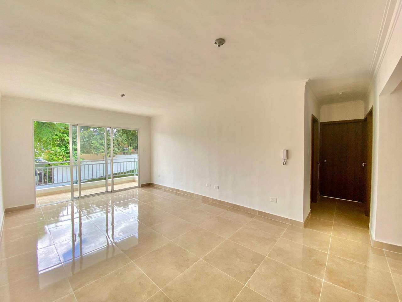 Apartamento en alquiler nuevo a estrenar de 3 habitaciones, 2.5 baños y 1 parqueo en Santo Domingo Oeste
