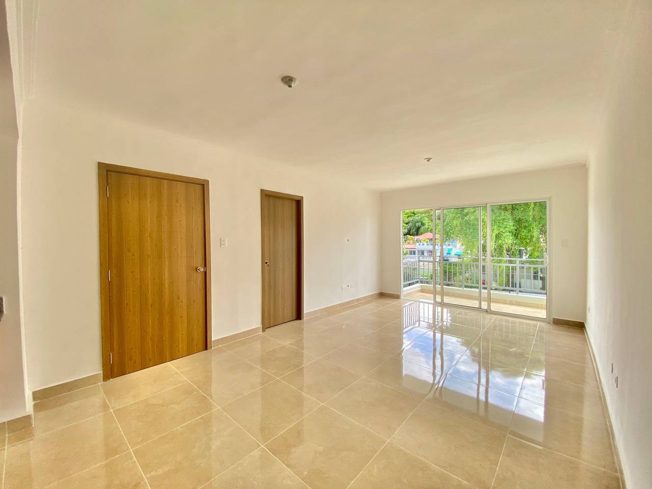 Apartamento en alquiler nuevo a estrenar de 3 habitaciones, 2.5 baños y 1 parqueo en Santo Domingo Oeste