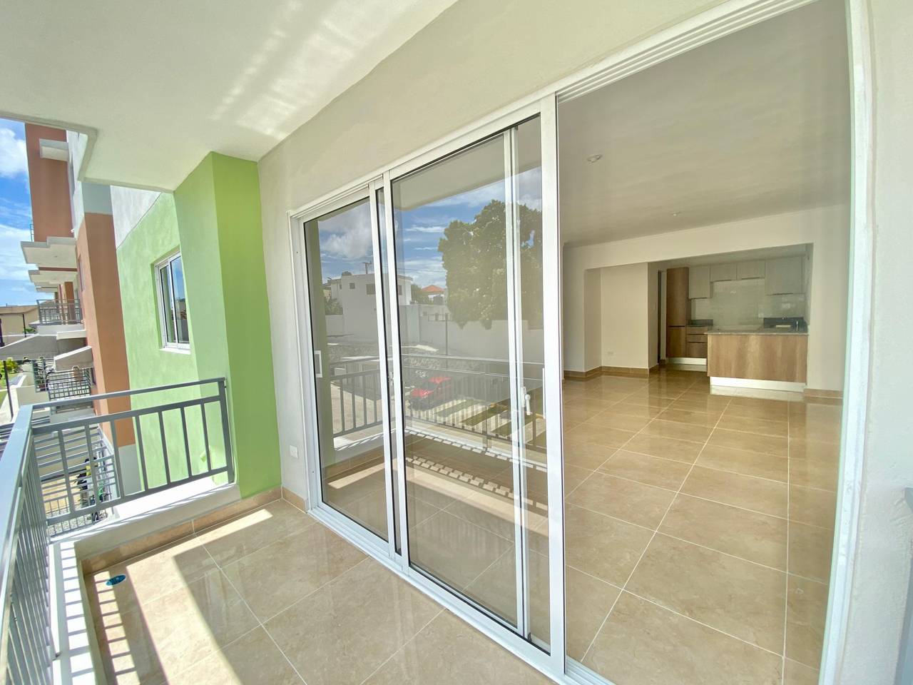 Apartamento en alquiler nuevo a estrenar de 3 habitaciones, 2.5 baños y 1 parqueo en Santo Domingo Oeste