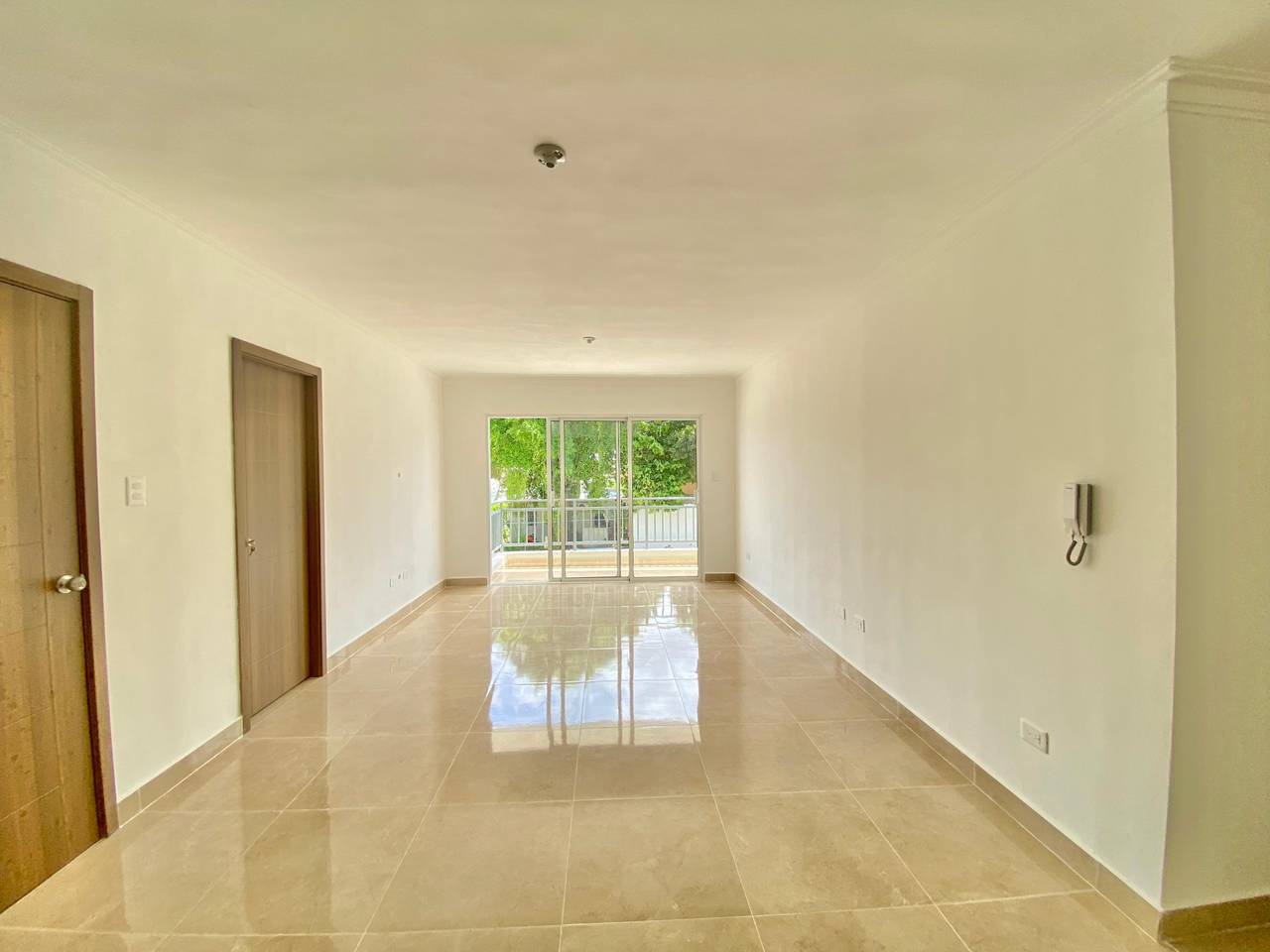 Apartamento en alquiler nuevo a estrenar de 3 habitaciones, 2.5 baños y 1 parqueo en Santo Domingo Oeste