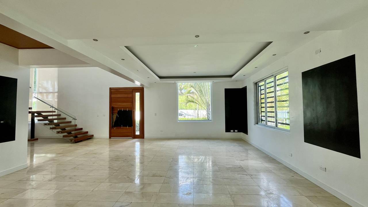 Casa en alquiler en Los Jardines de Isabela, Santo Domingo | Cerca de la Embajada de Estados Unidos