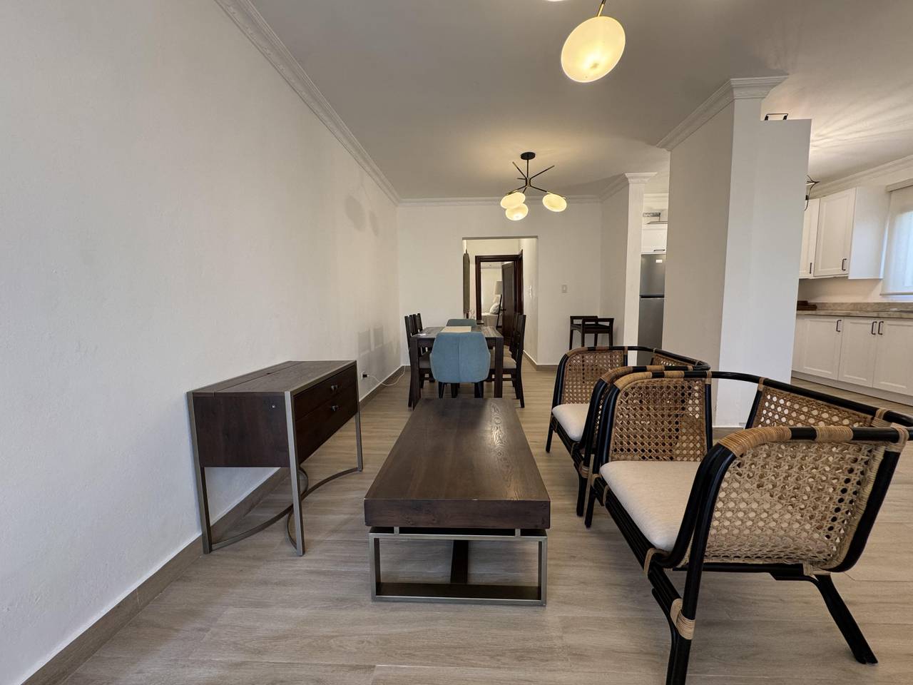 VENTA: CÓMODO Y AMPLIO APARTAMENTO.