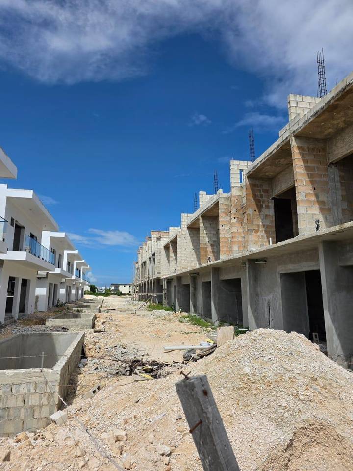 En Venta Townhouse con terraza privada en Vista Cana – 2 habitaciones