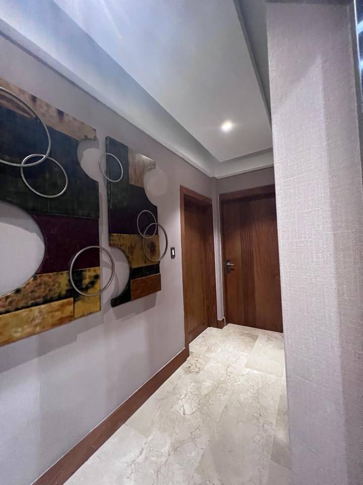 Venta y Alquiler de Amplio Apartamento en Piso Alto de Naco
