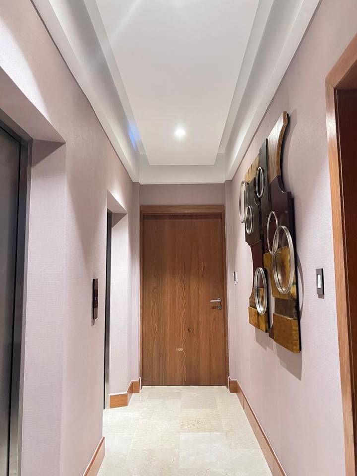 Venta y Alquiler de Amplio Apartamento en Piso Alto de Naco