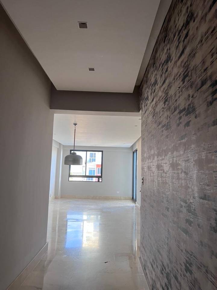 Venta y Alquiler de Amplio Apartamento en Piso Alto de Naco