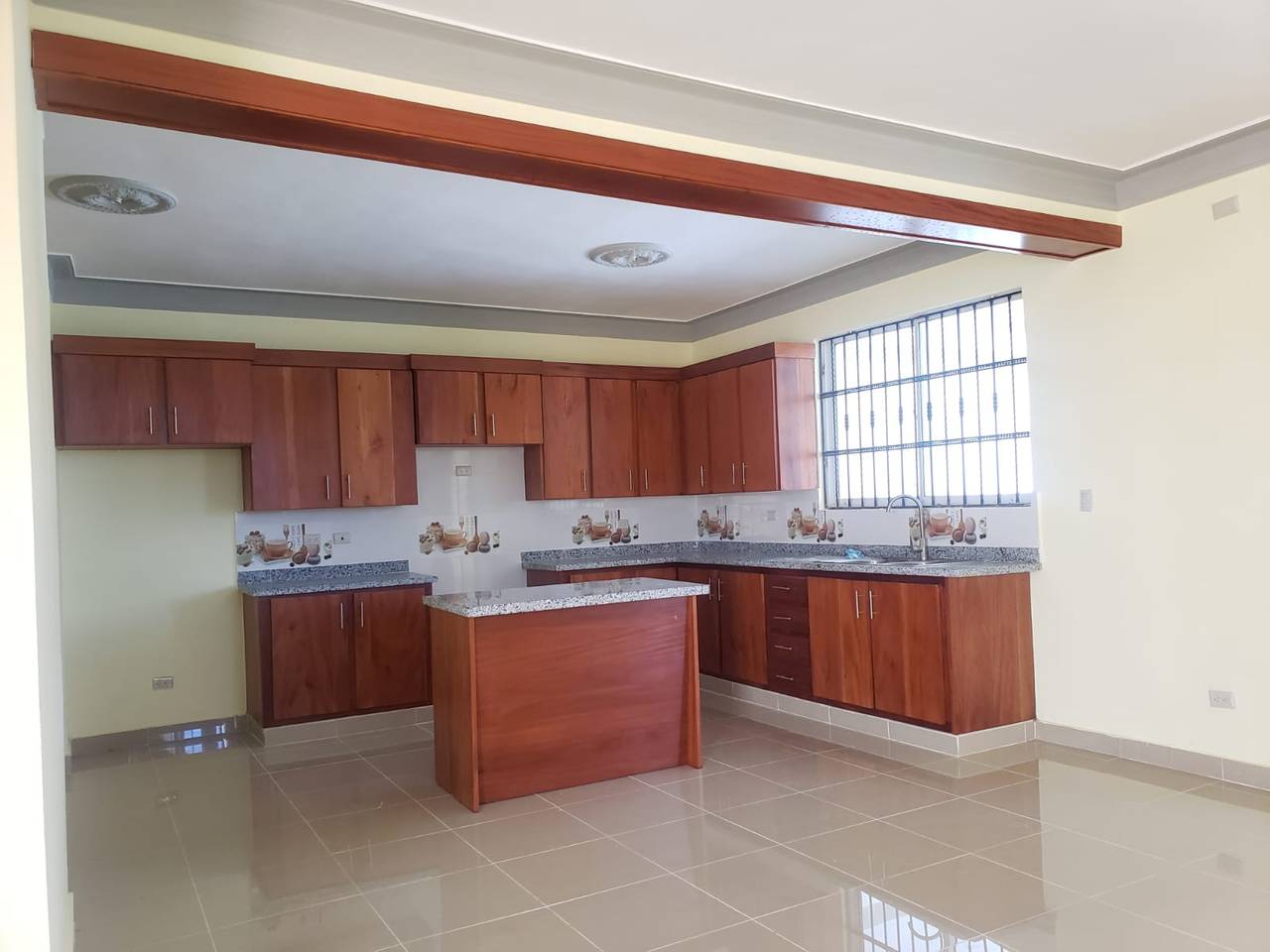 Casa de Venta Lista a estrenar en los Prados, Santiago de los Caballeros