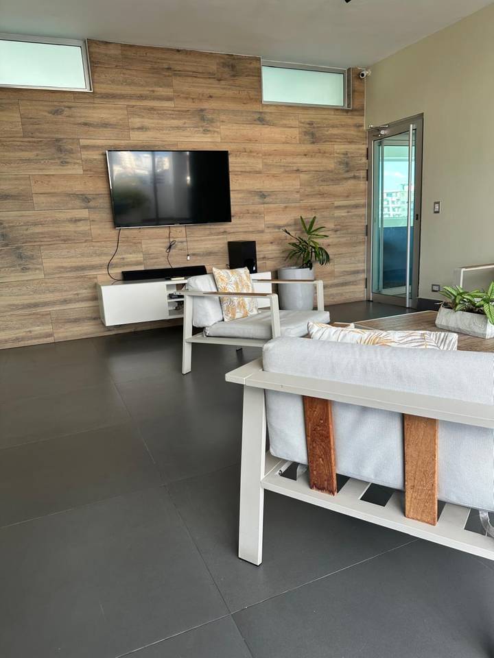 Piantini, apartamento de 1 habitacion con linea blanca en torre moderna.