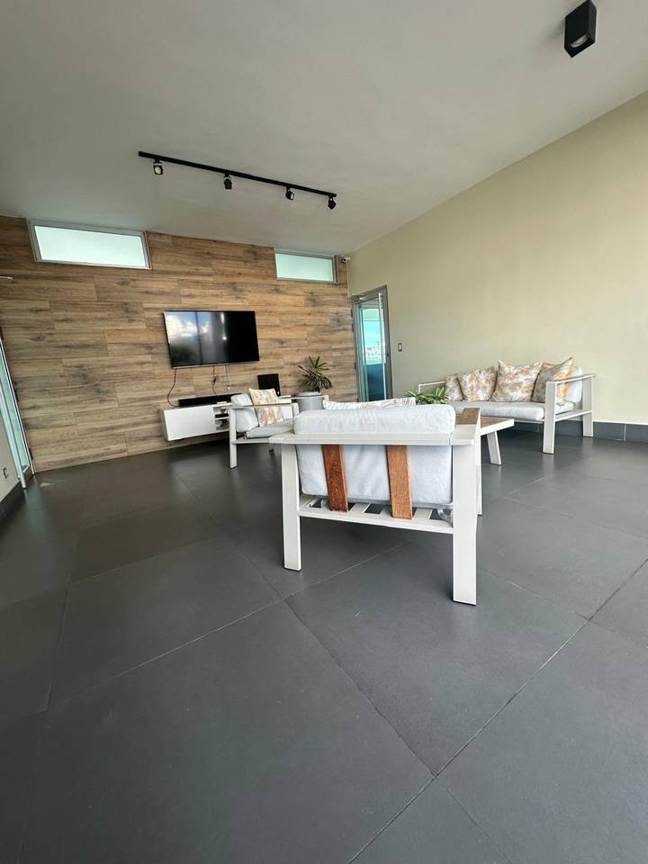 Piantini, apartamento de 1 habitacion con linea blanca en torre moderna.
