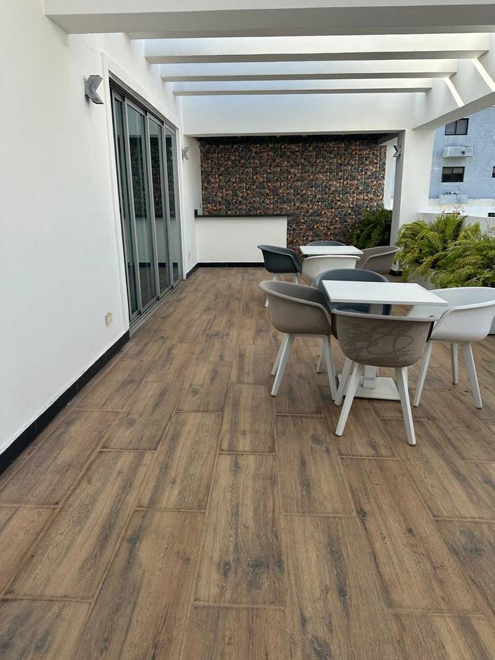 Piantini, apartamento de 1 habitacion con linea blanca en torre moderna.