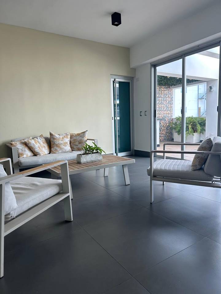 Piantini, apartamento de 1 habitacion con linea blanca en torre moderna.