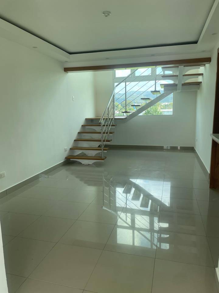 Elegante y Cómodo Penthouse en Llanos de Gurabo