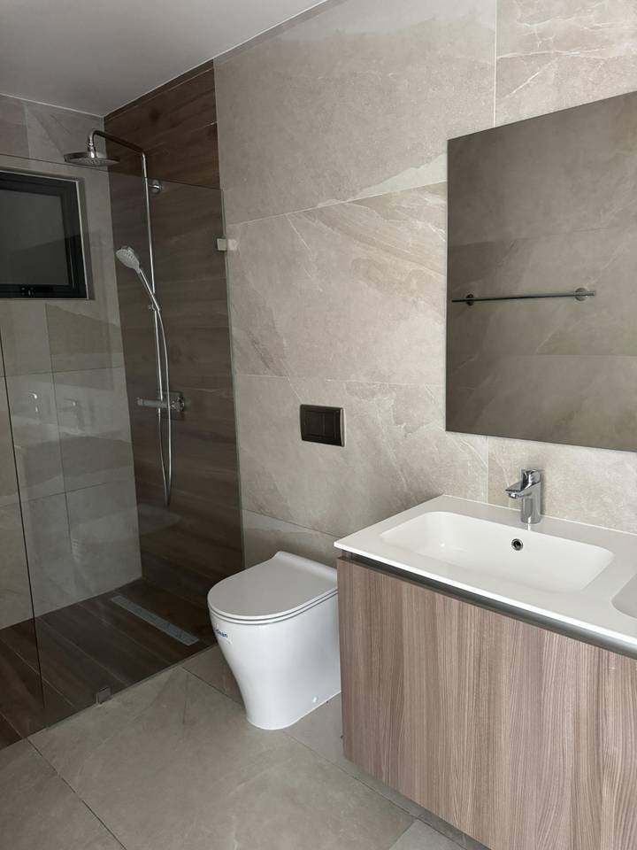 OPORTUNIDAD ÚNICA: Apartamento moderno con balcón en venta en Punta Cana, RD