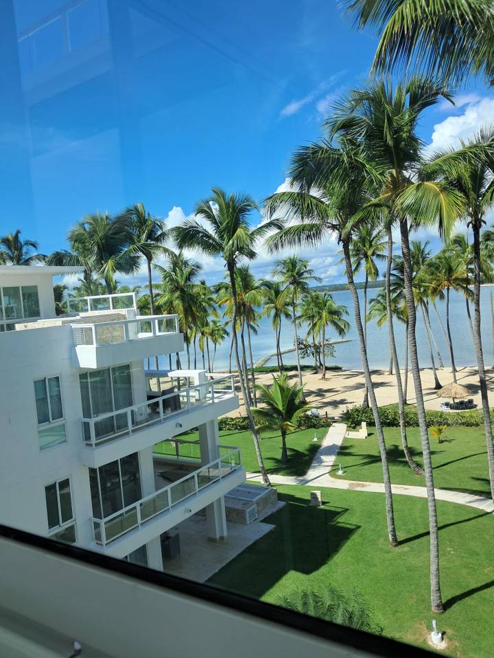 PLAYA NUEVA ROMANA Apartment Penthouse type in a Luxury Community for Foreign Buyers, Retirees, and Investors.
