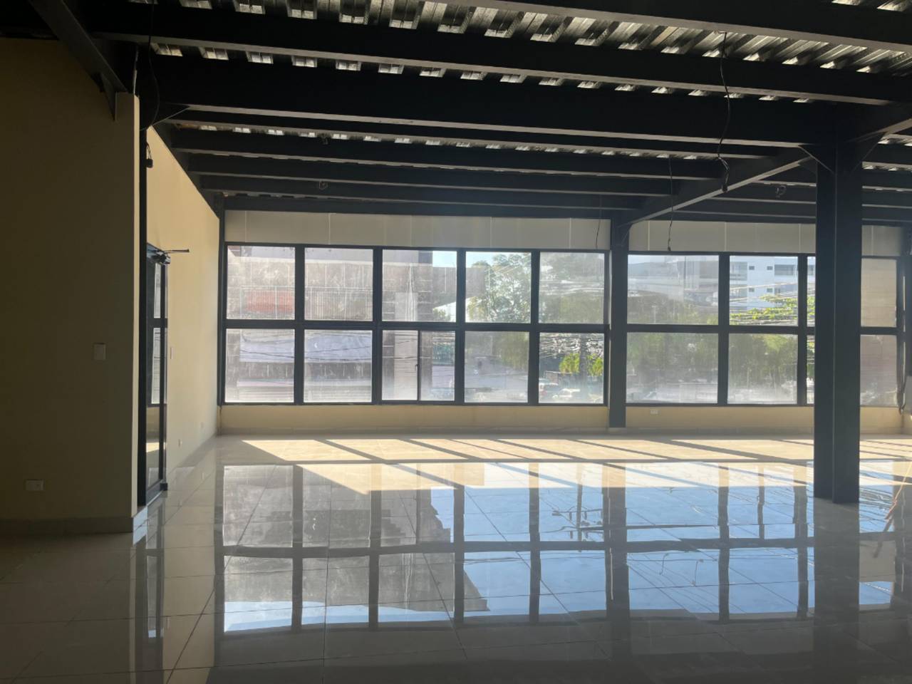 Alquiler Amplio Local Comercial