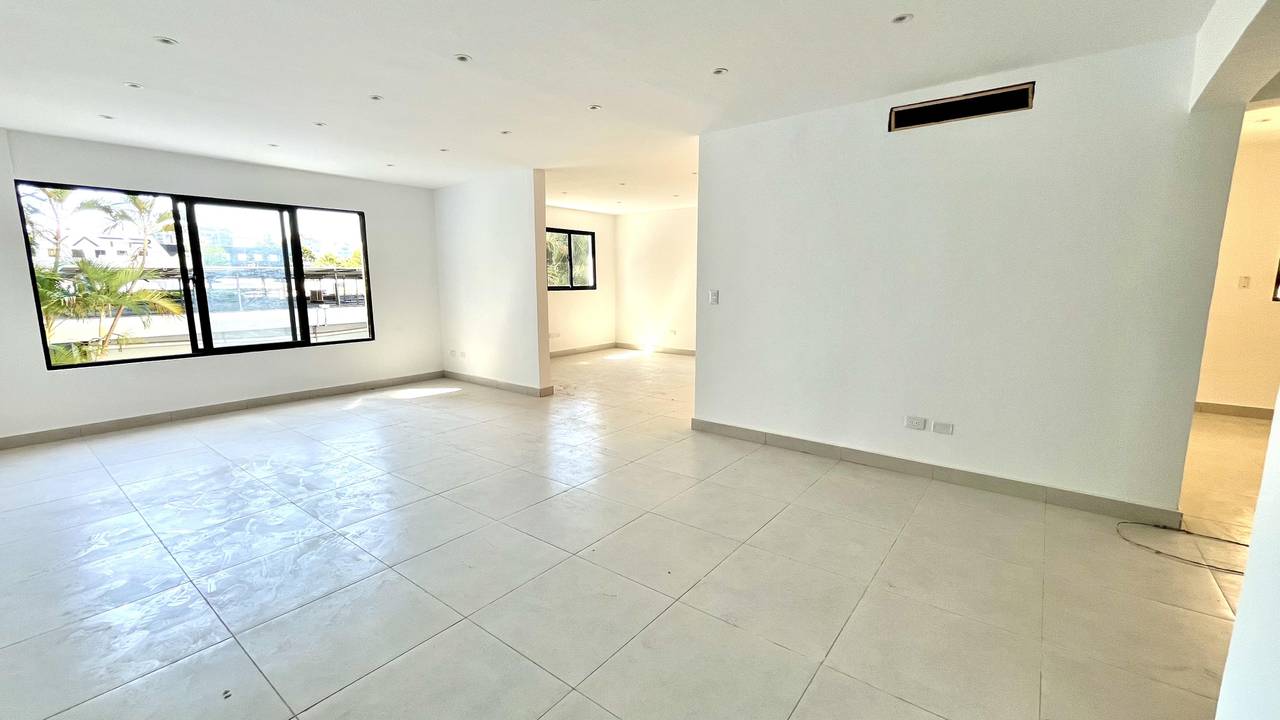 ¡Local Comercial en Alquiler en La Julia!