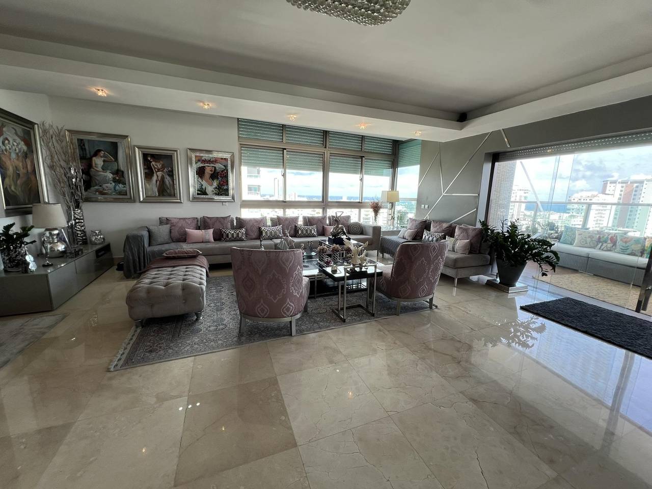 Apartamento de Lujo en Santo Domingo | 315 m², 3 Habitaciones y Amenidades